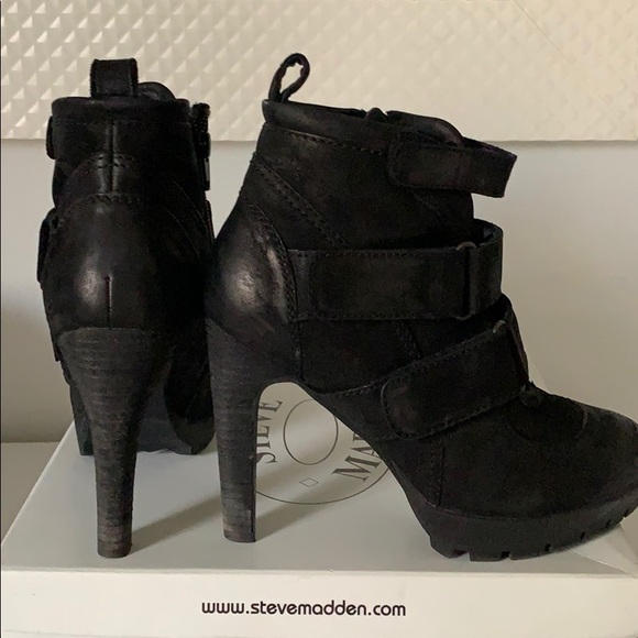 KOLA Leather Bootie - Picture 2 of 7